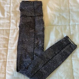 Patterned Lululemon pocket leggings